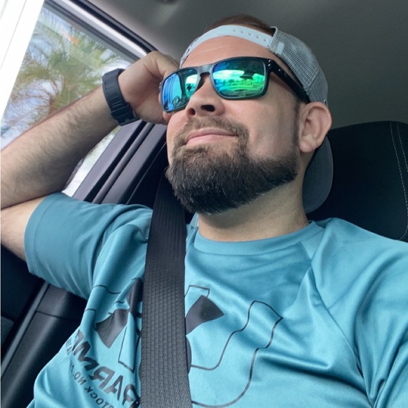 Meet your Posher, Alex - Picture 2 of 3